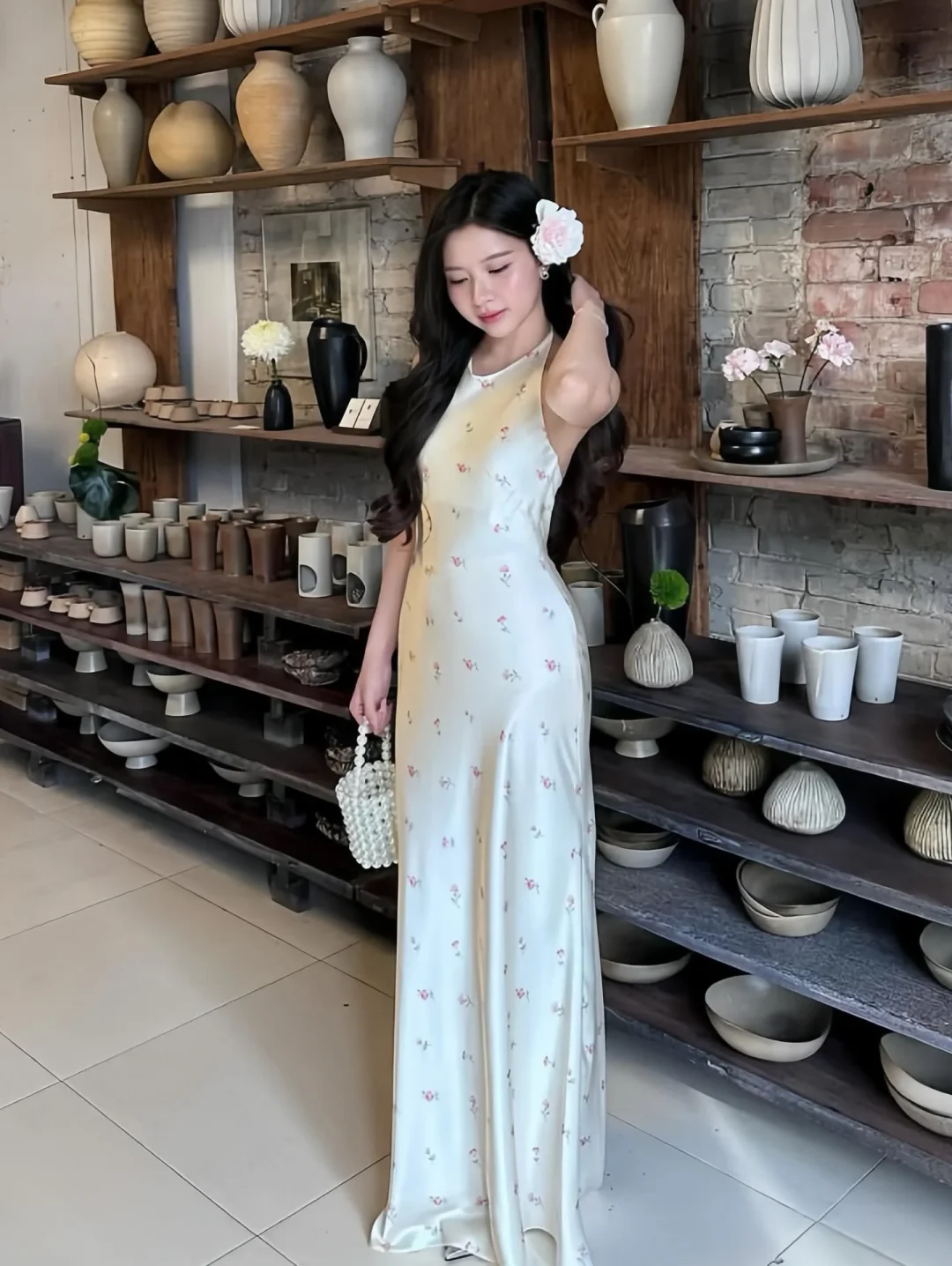 Ảnh 2 của Váy maxi lụa hoa nhí hai dây nữ