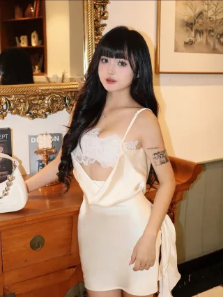 Ảnh 3 của Đầm satin ren hai dây Kaiiros màu kem