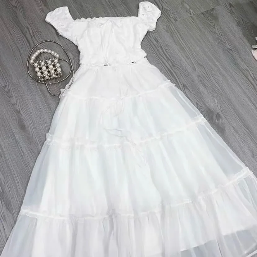Ảnh 2 của Váy ren maxi trắng phong cách boho
