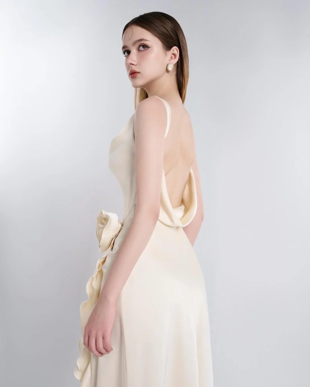 Ảnh 4 của Váy dạ hội satin kem XIPI size S
