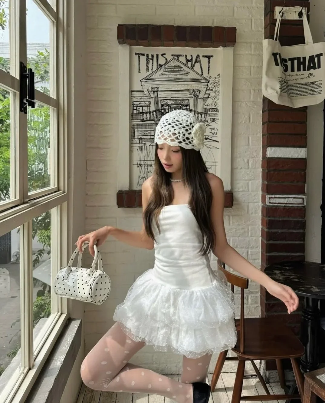 Photo 2 of Đầm trắng strapless bèo nhún mini nữ