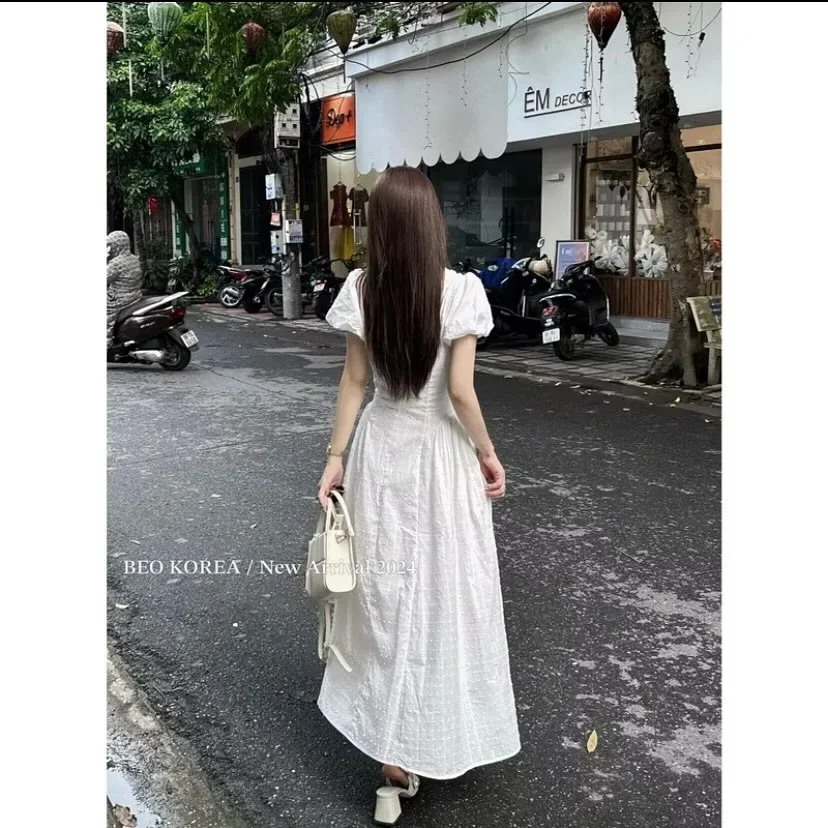 Photo 2 of Váy maxi trắng tay phồng nữ tính