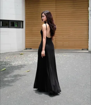 Photo 2 of Váy maxi đen Oceana London size S