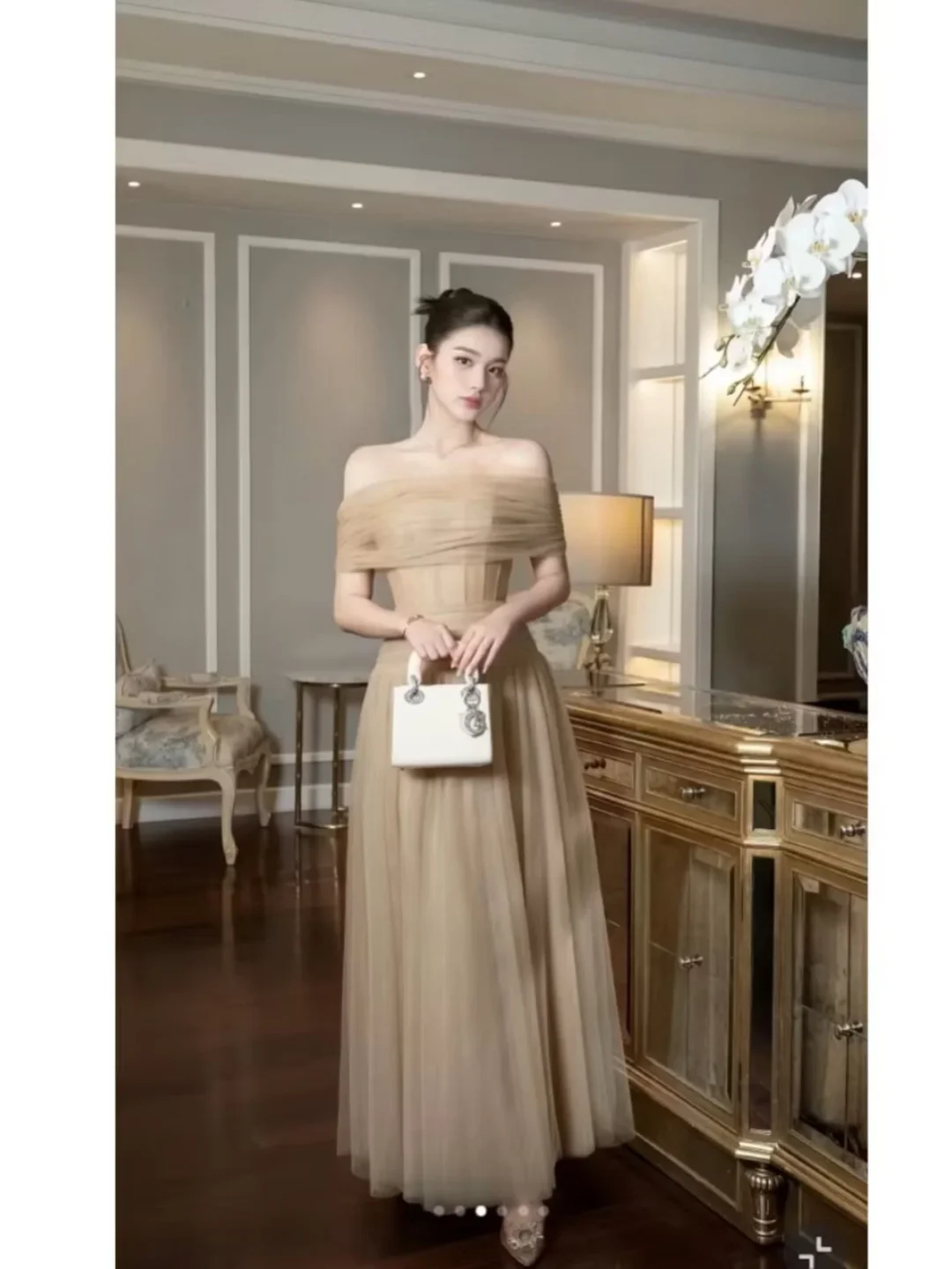 Ảnh 1 của Đầm dạ tiệc voan nâu vai trần size M