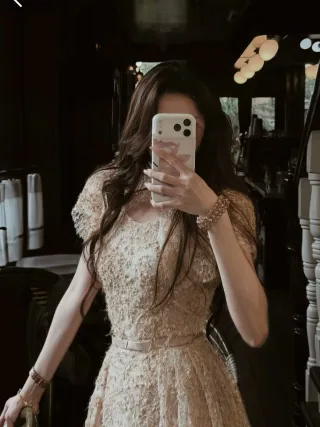 Photo 1 of Váy ren dạ hội be La Muse