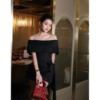 Ảnh 3 của Đầm trễ vai đen ngắn nữ sang trọng