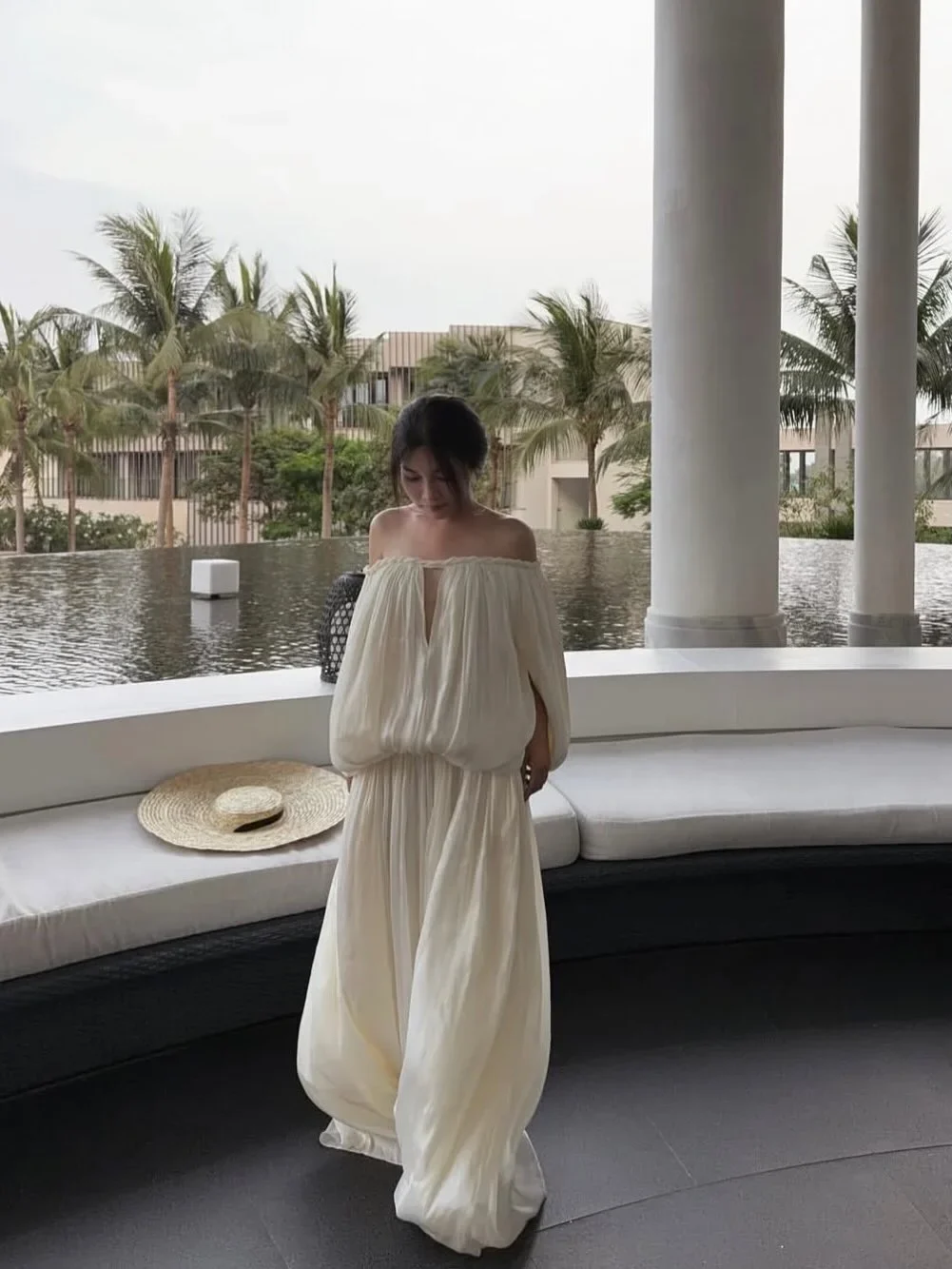 Photo 7 of Váy dài trễ vai lụa trắng Amelie