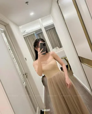 Ảnh 2 của Váy dạ hội voan trễ vai beige nữ