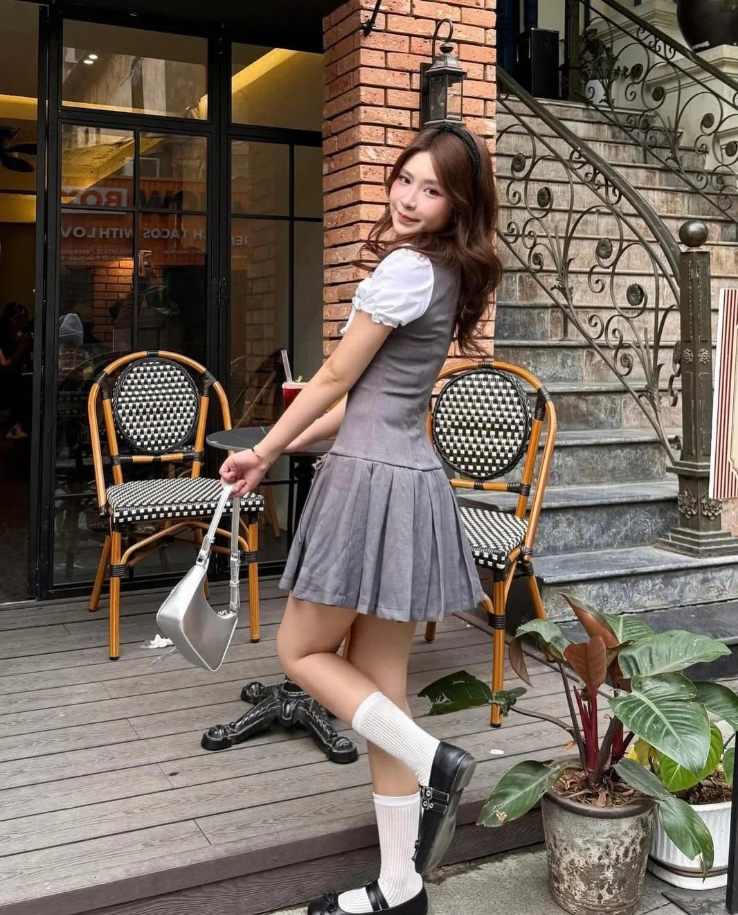 Photo 3 of Đầm xám babydoll phối trắng xếp ly size M
