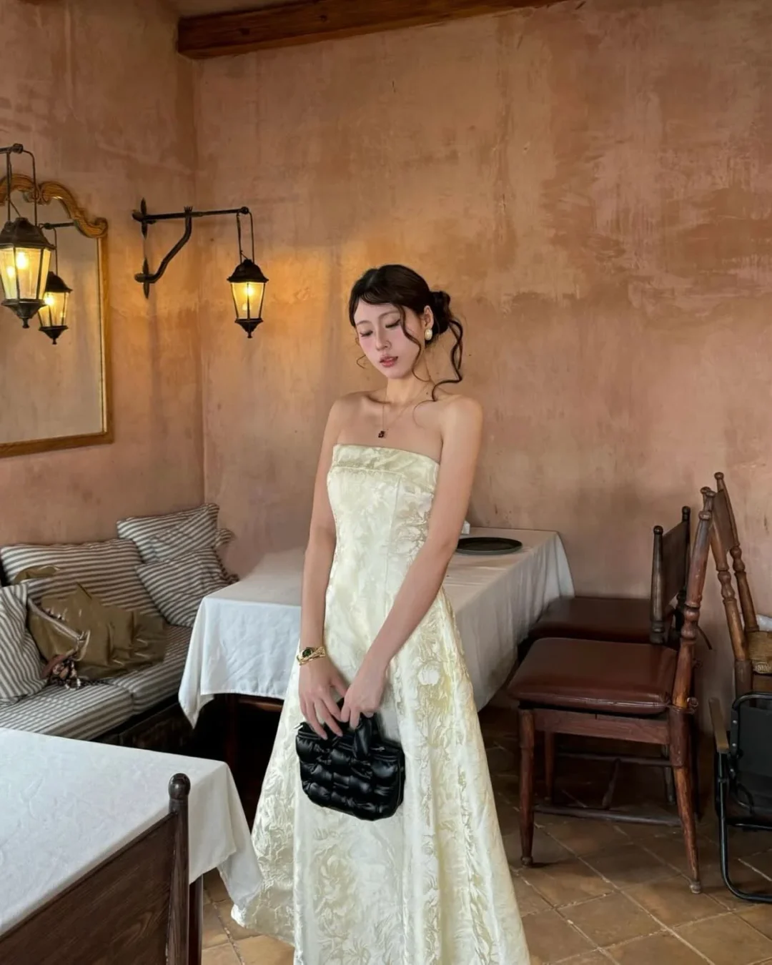 Photo 5 of Đầm dạ hội strapless hoa văn trắng Fini8