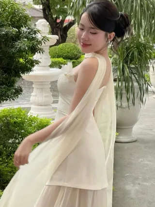 Ảnh 4 của Đầm dạ hội lụa kem một vai H.I.U