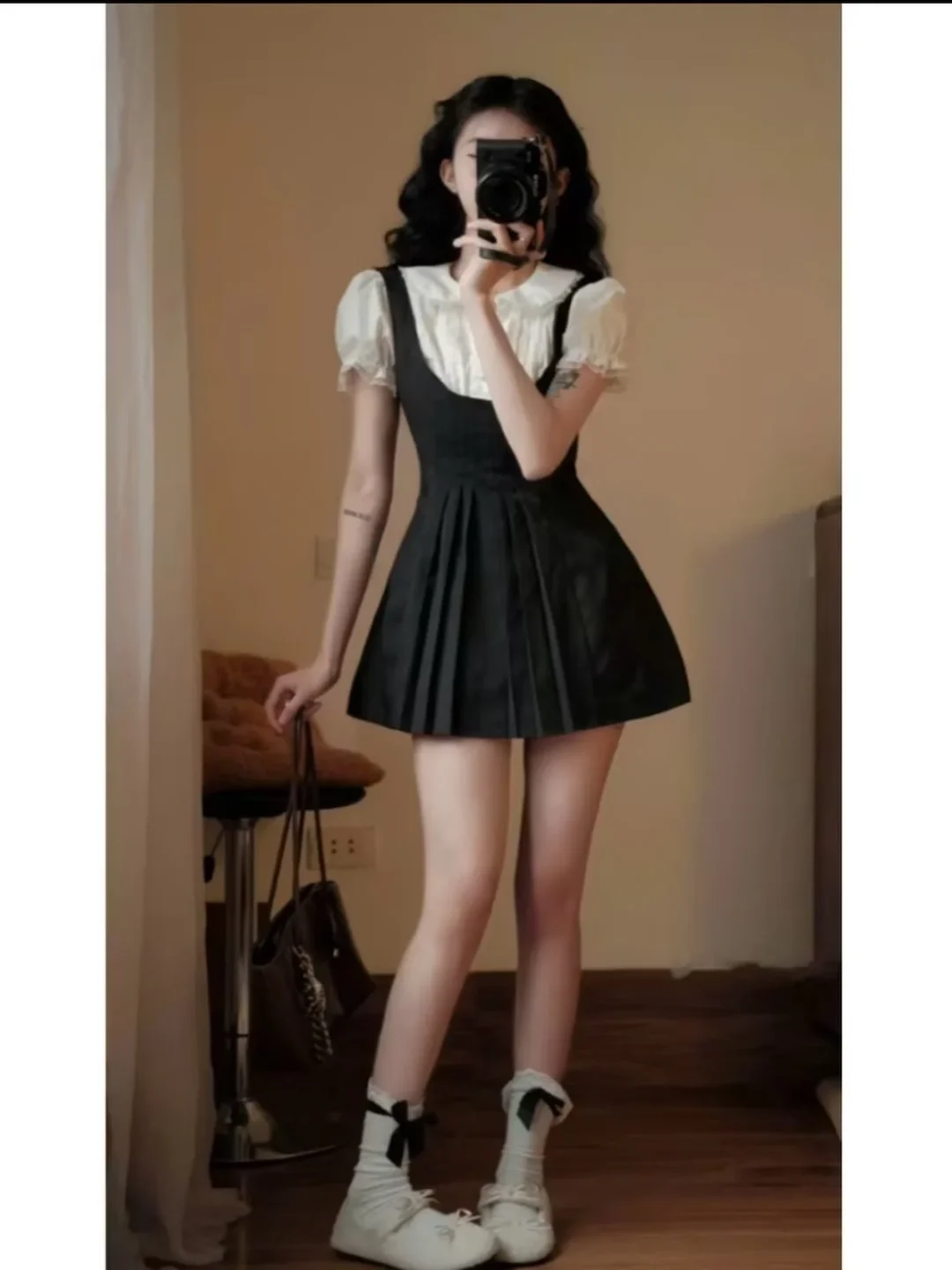 Photo 1 of Đầm yếm đen xếp ly nữ size L