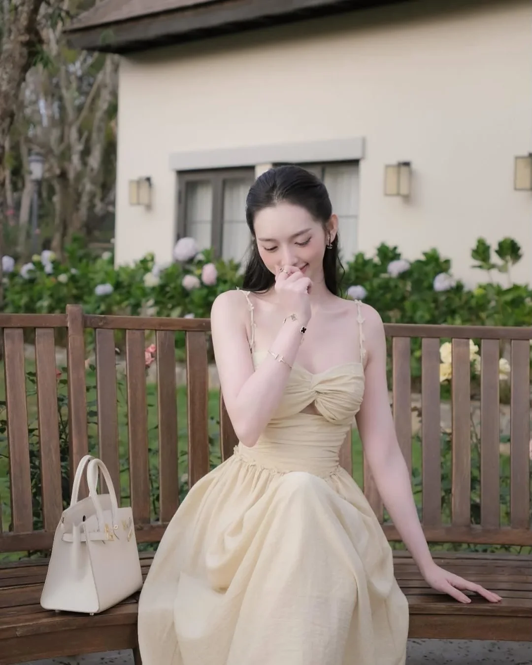 Photo 1 of Váy maxi hai dây vàng nhạt nữ tính