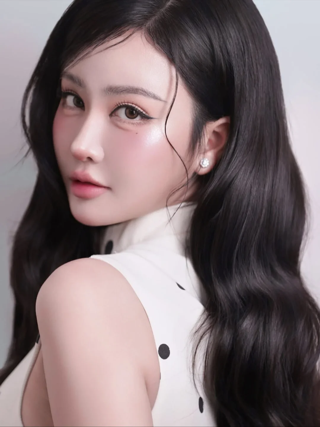 Ảnh 6 của Đầm mini chấm bi nơ đen Doublebizz