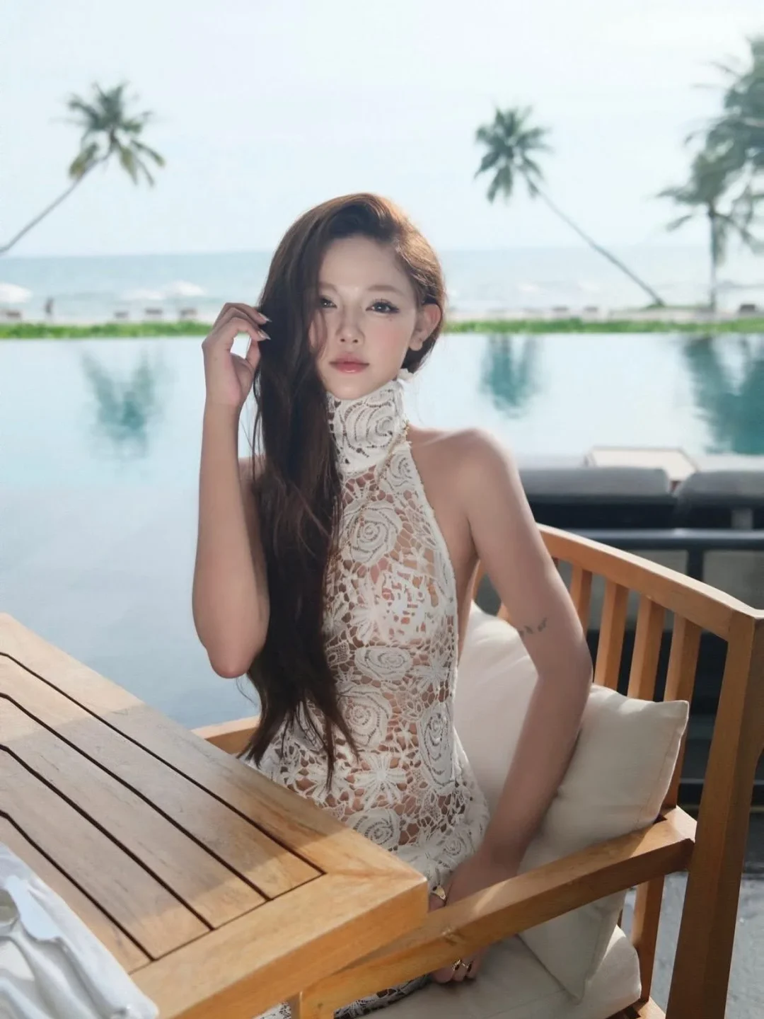 Ảnh 2 của Váy ren dài một vai trắng Hiin.design
