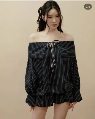 Photo 1 of Áo trễ vai sọc đen trắng nữ tay phồng