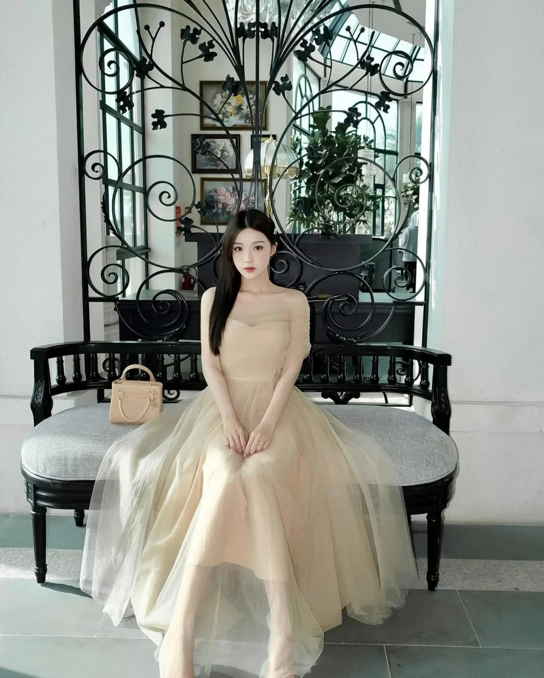 Ảnh 6 của Váy dạ hội voan trễ vai beige nữ