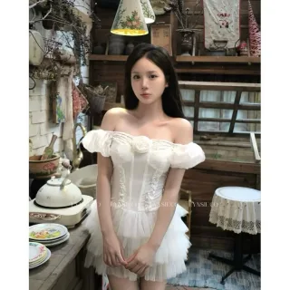 Photo 1 of Đầm trắng corset trễ vai tulle nữ