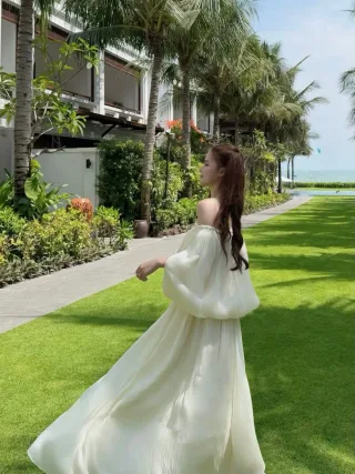 Photo 3 of Váy maxi trễ vai voan vàng Amelie