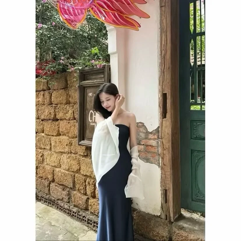 Ảnh 3 của Đầm cúp ngực satin đen sang trọng