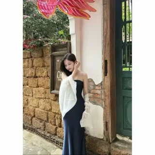 Ảnh 3 của Đầm cúp ngực satin đen sang trọng