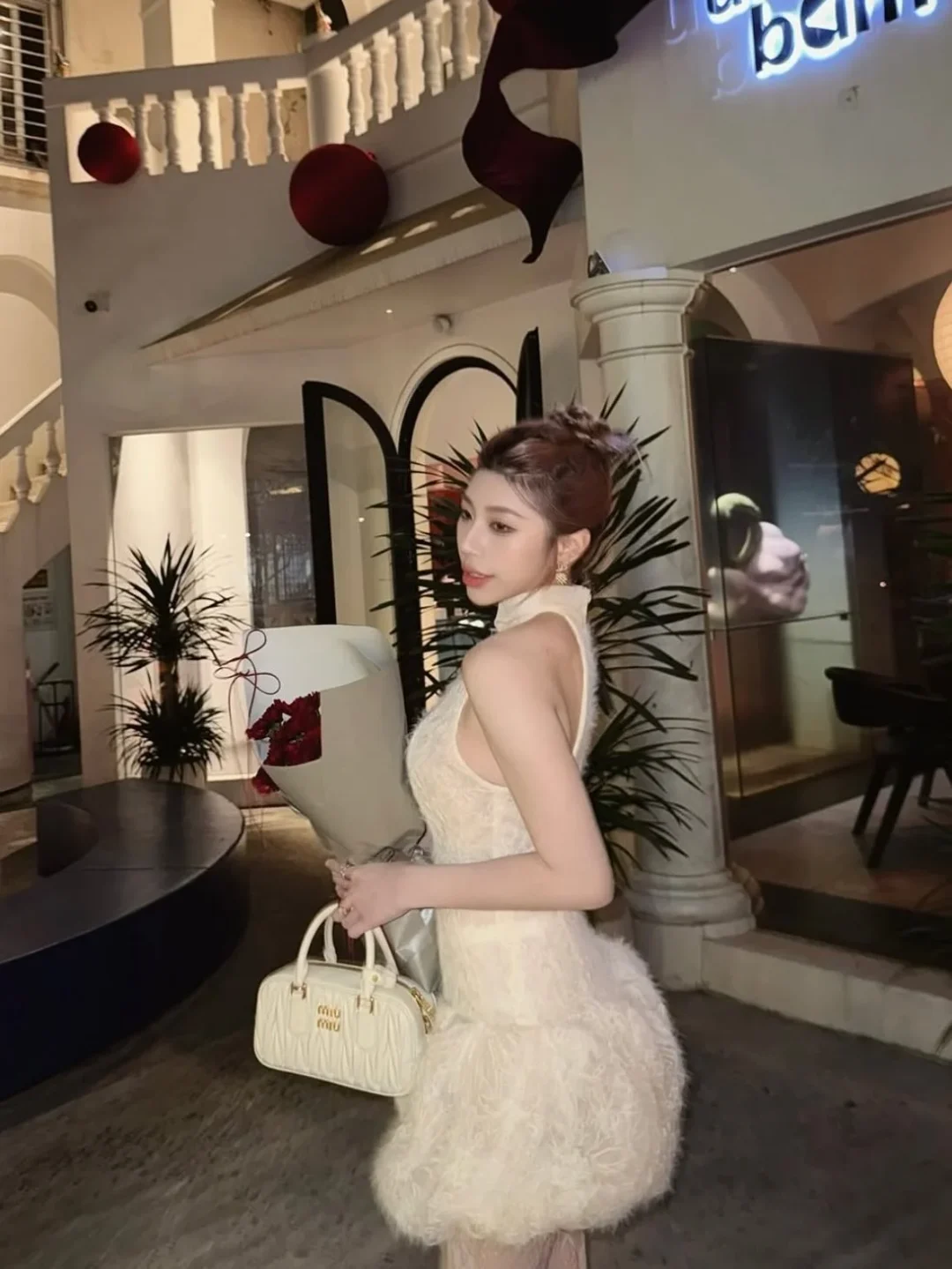 Photo 2 of Váy ren halter trắng kem Ononmade size S