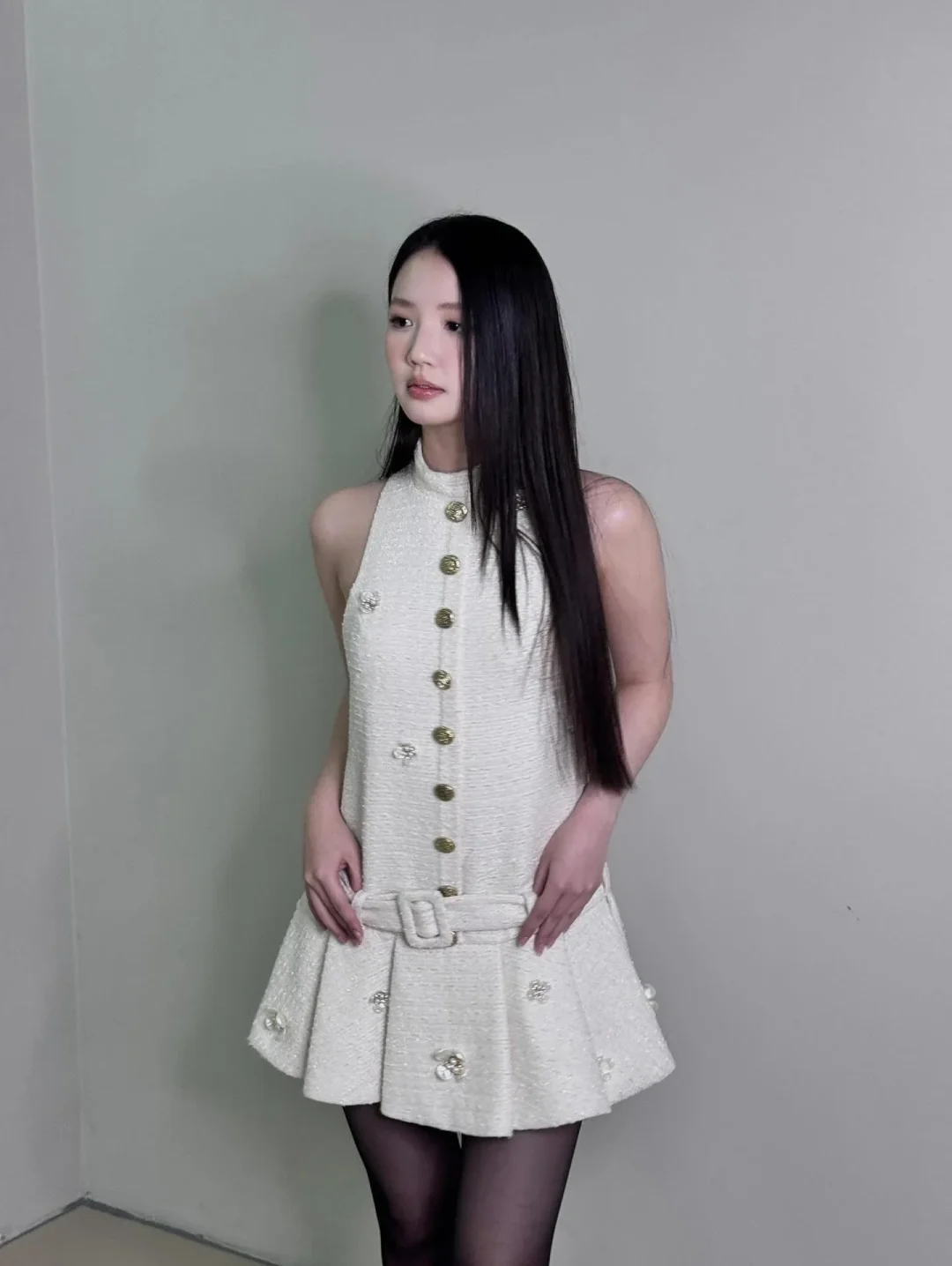 Photo 4 of Đầm tweed trắng ngắn Ononmade nữ