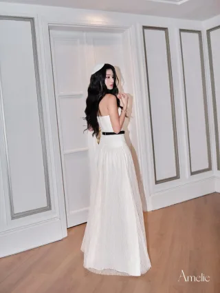 Photo 4 of Đầm ren trắng strapless Amelie size M