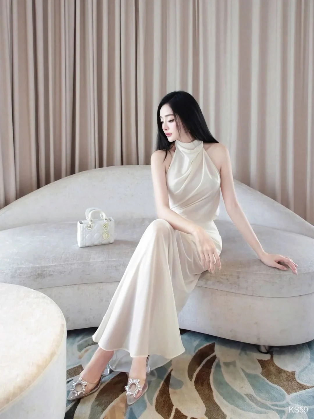 Photo 2 of Set áo yếm váy dài lụa kem KHIẾT size L