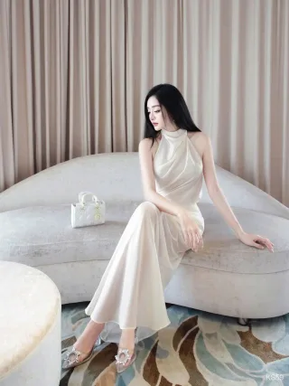 Photo 2 of Set áo yếm váy dài lụa kem KHIẾT size L