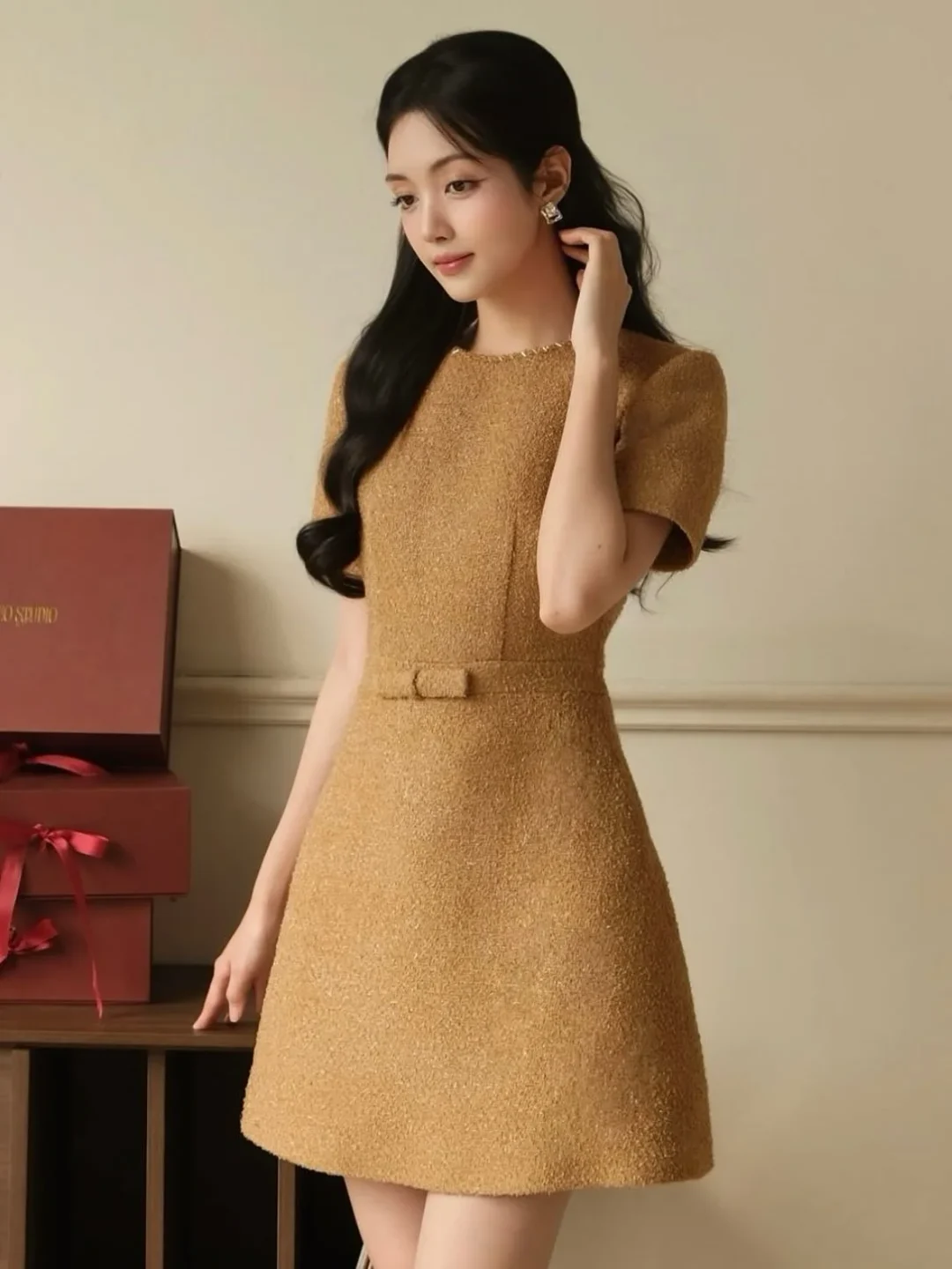 Ảnh 1 của Đầm tweed vàng gold ngắn tay Seo Studio