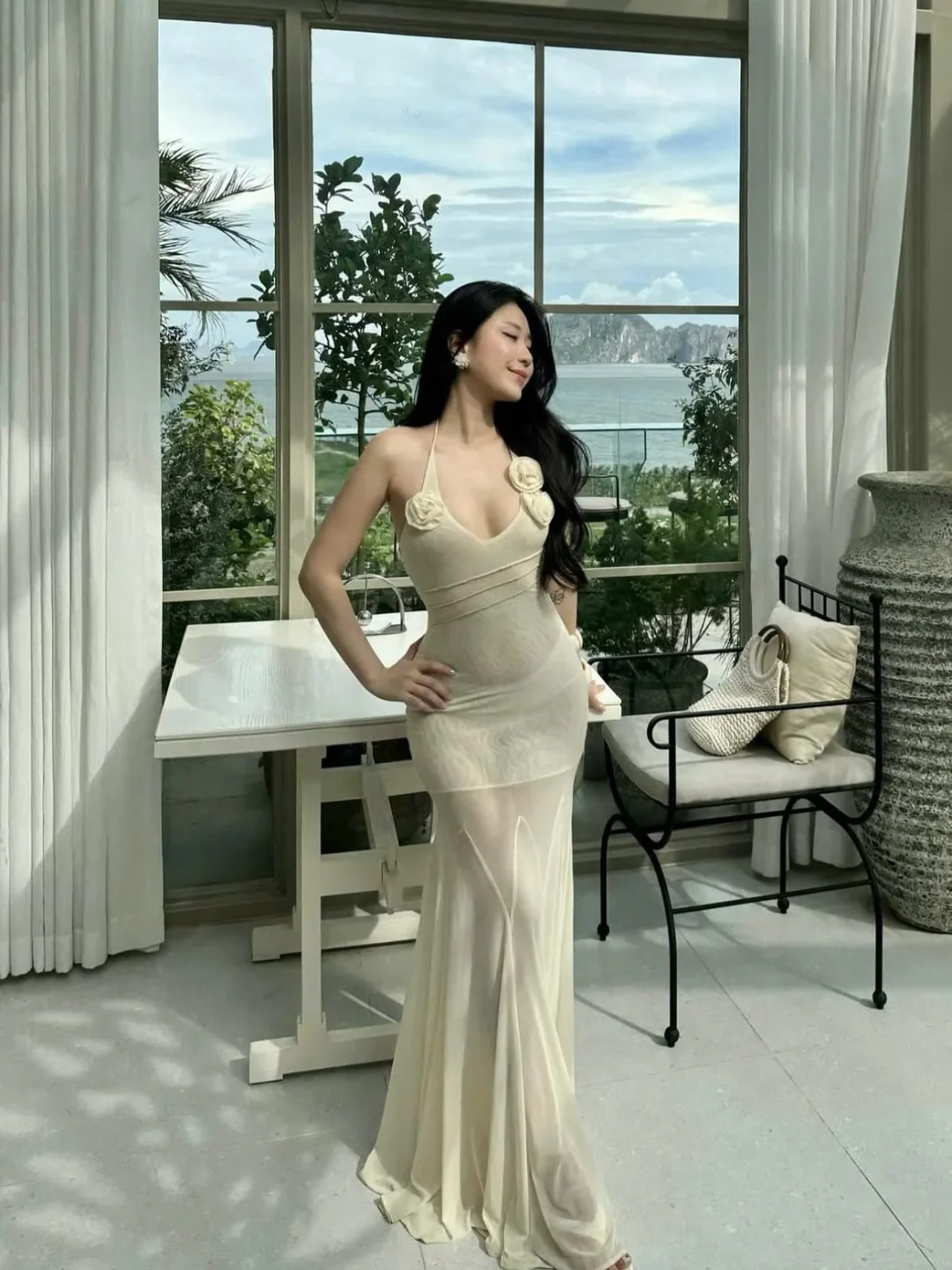 Photo 1 of Đầm dạ hội lụa kem Doublebizz size S