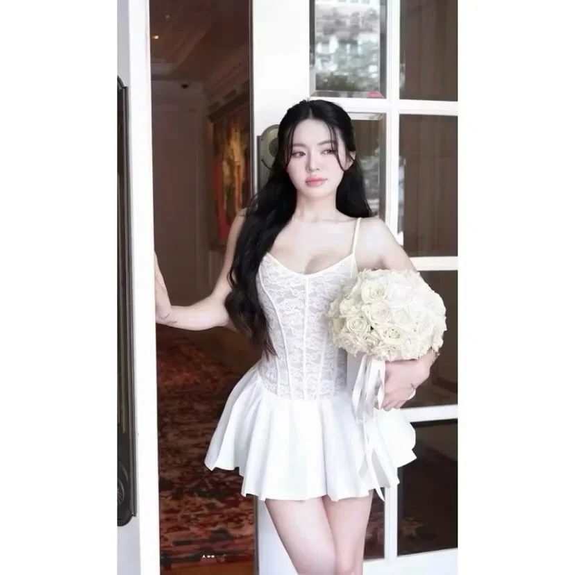 Photo 2 of Set corset ren trắng váy xếp ly nữ
