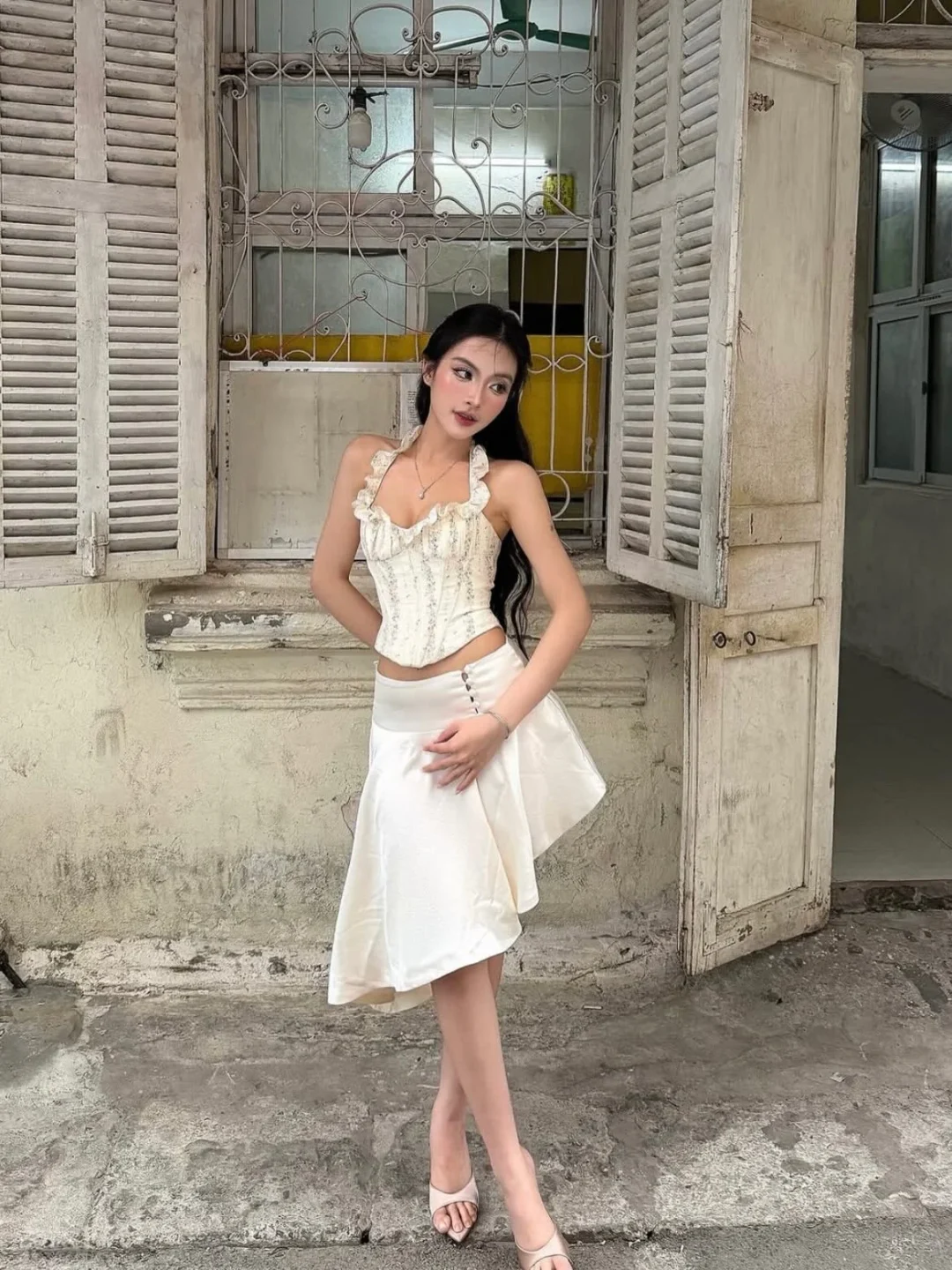 Photo 2 of Set Croptop Chân Váy Trắng Amelie Size S