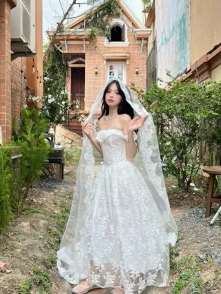Photo 1 of Váy cưới trắng ren size S nữ