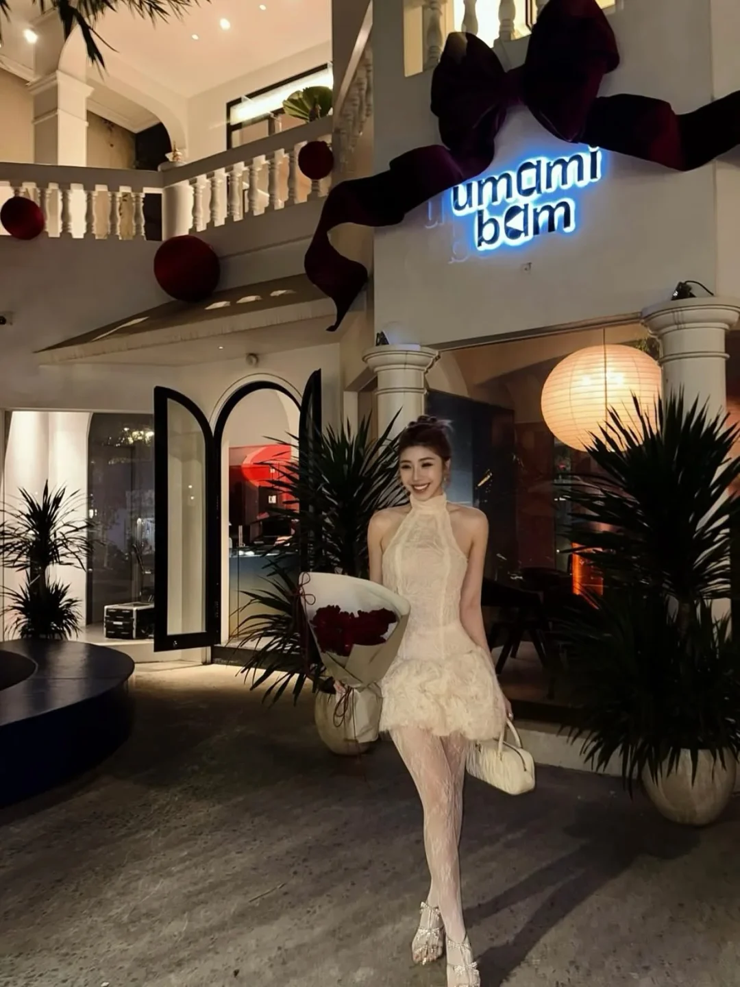 Photo 3 of Váy ren halter trắng kem Ononmade size S