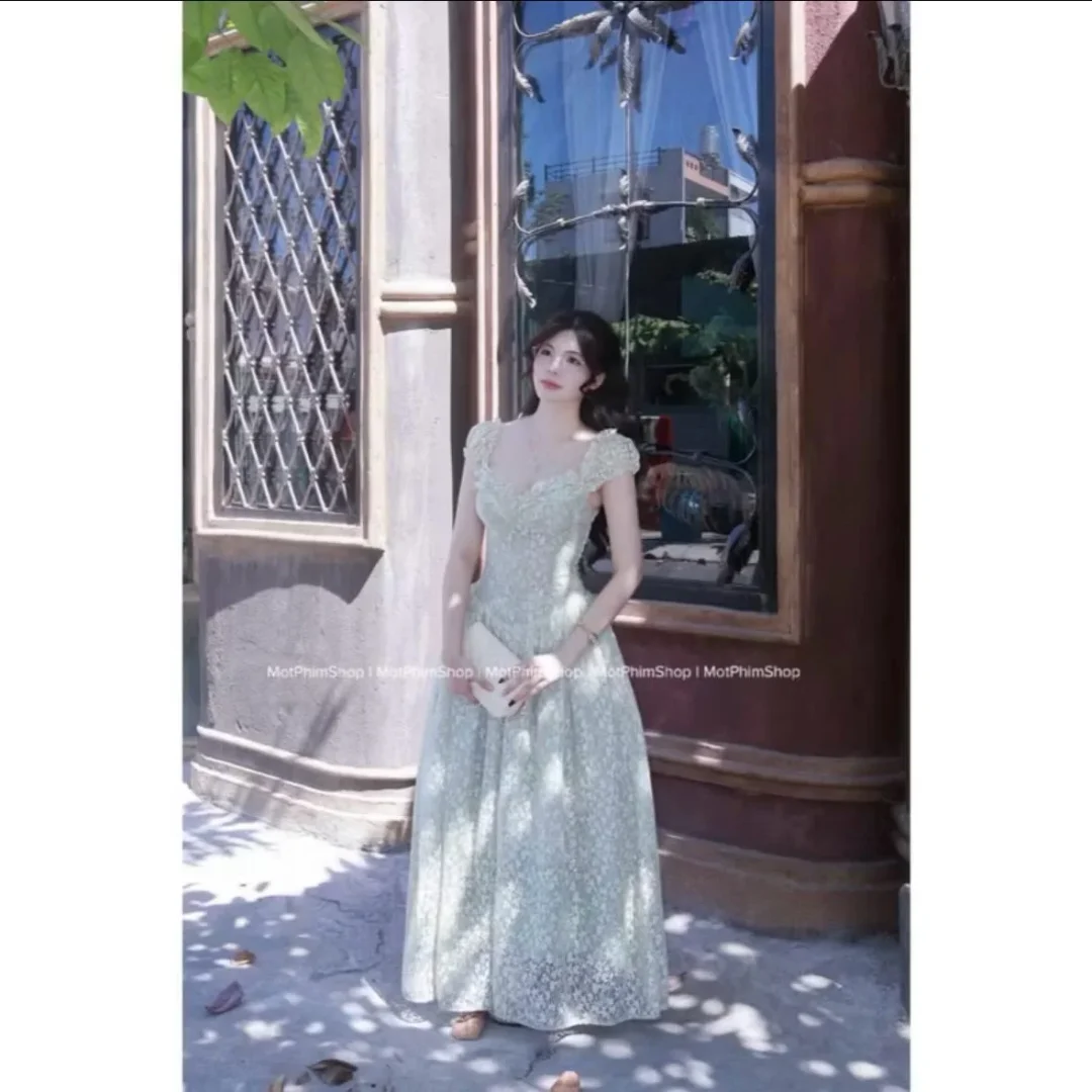 Photo 1 of Váy ren maxi xanh cốm size M