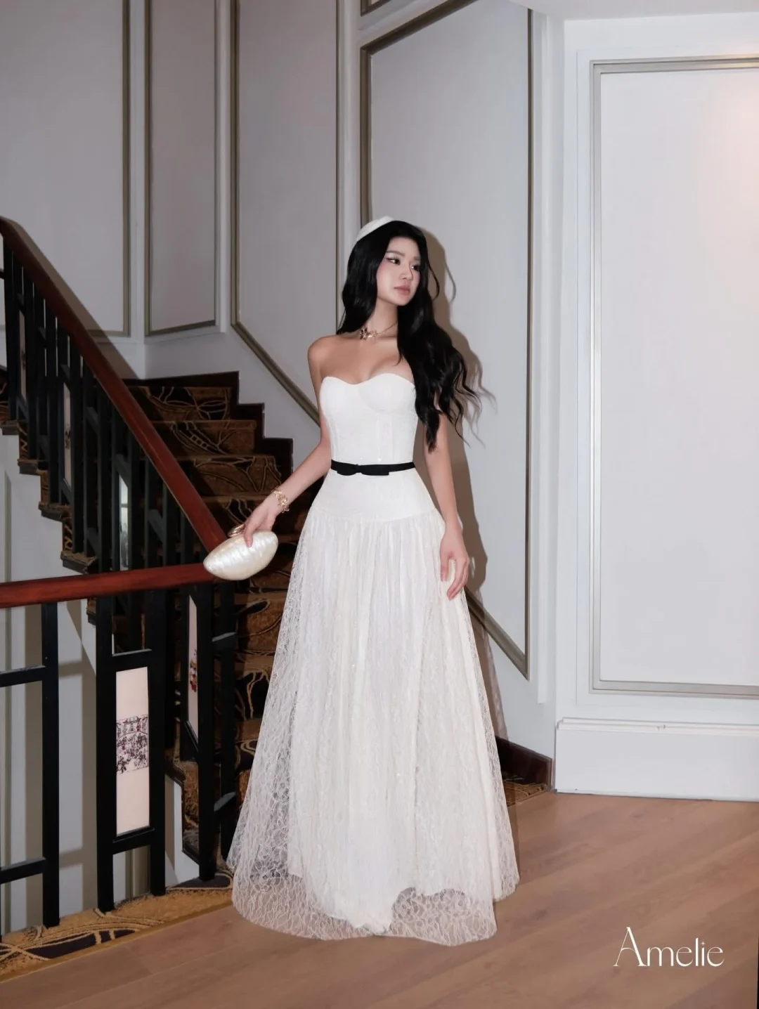 Photo 1 of Đầm ren trắng strapless Amelie size M