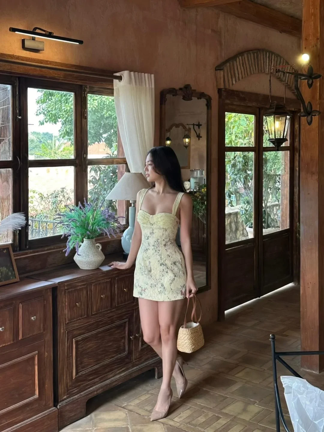 Ảnh 5 của Đầm ngắn ren hoa vàng Les Pavot