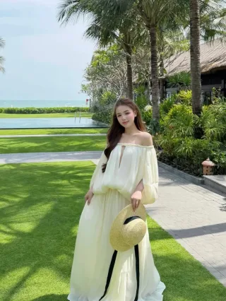 Photo 1 of Váy maxi trễ vai voan vàng Amelie