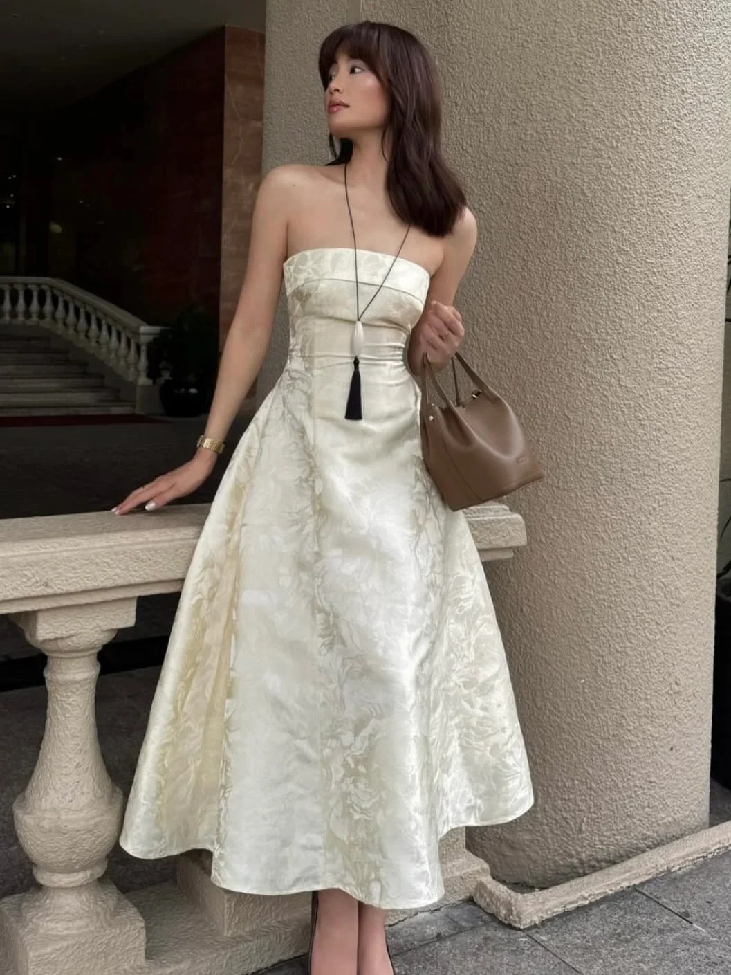 Ảnh 2 của Đầm midi corset lụa kem Fini8