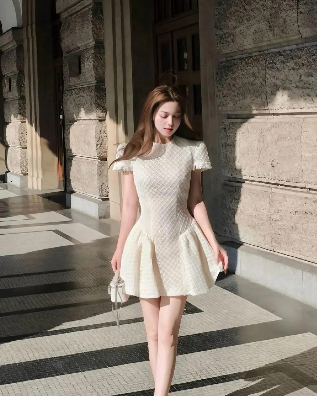 Photo 4 of Váy ren nữ ngắn màu kem xòe