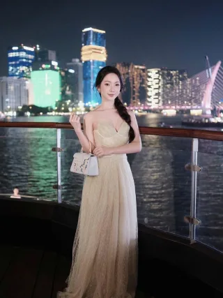 Ảnh 2 của Váy dạ hội kim tuyến be BYDI nữ