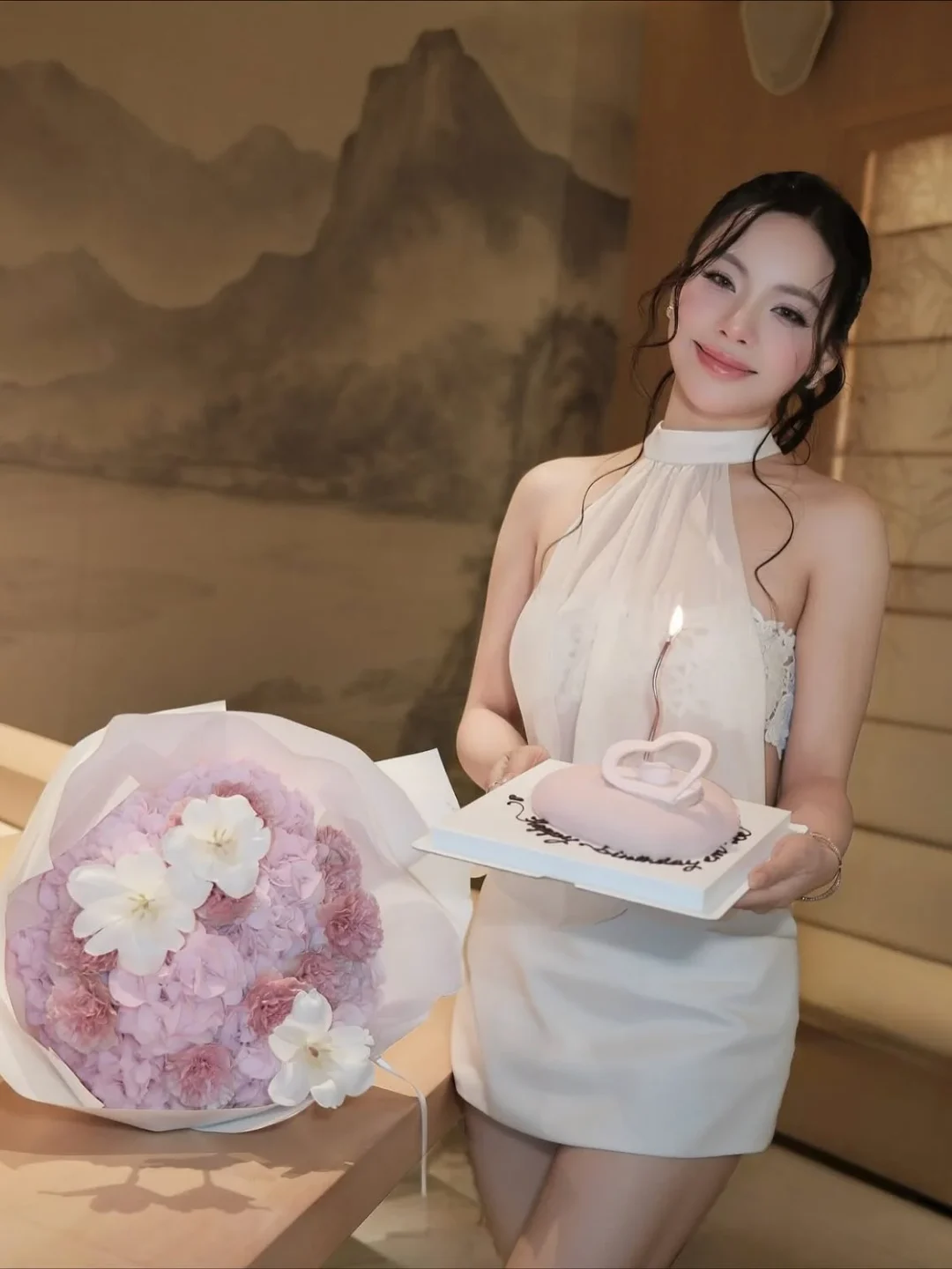 Photo 2 of Đầm yếm ren trắng Maikaa thiết kế nữ