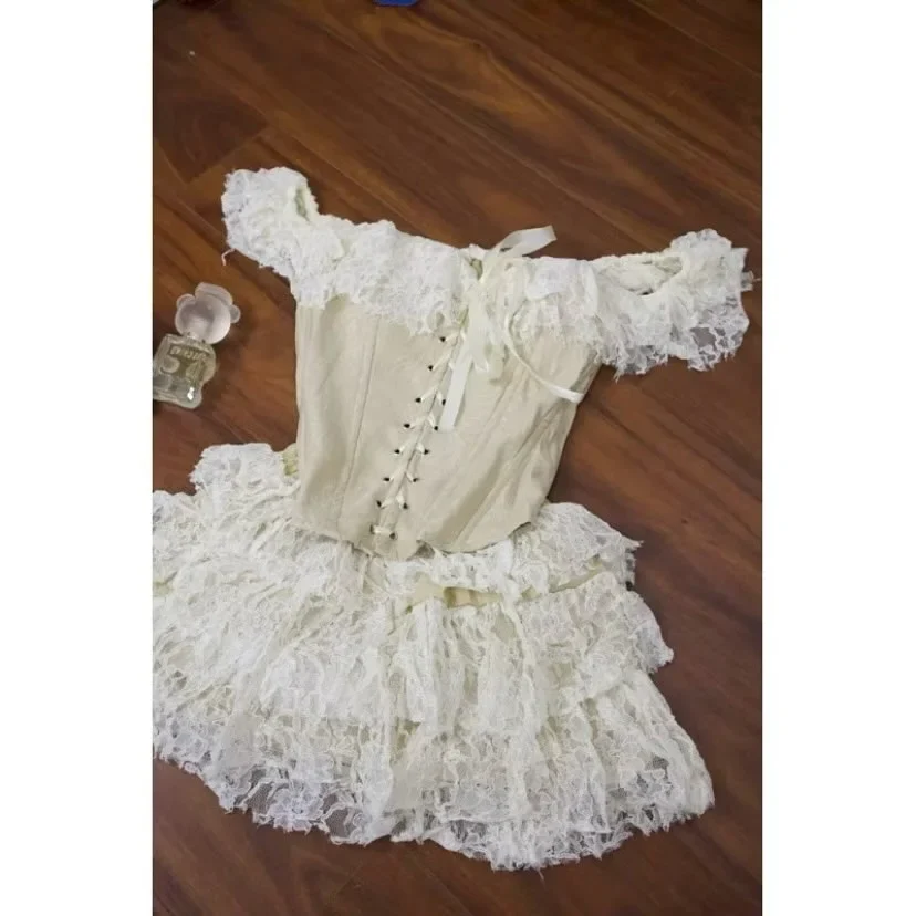 Photo 4 of Set corset ren vai trễ màu kem nữ