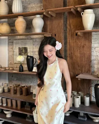Photo 2 of Váy dài lụa hoa nhí kem Dressesinsilk