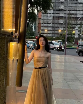 Photo 2 of Váy tulle chấm bi không dây be Ouch.Ic
