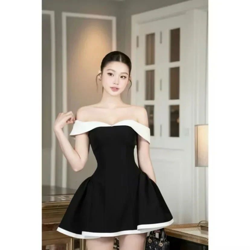 Photo 1 of Đầm trễ vai đen viền trắng nữ