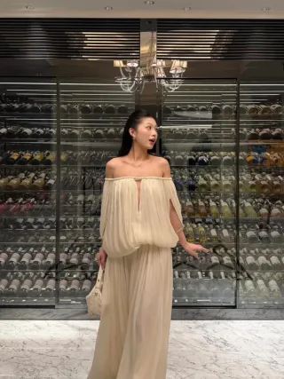 Ảnh 4 của Váy maxi trễ vai lụa kem Amelie
