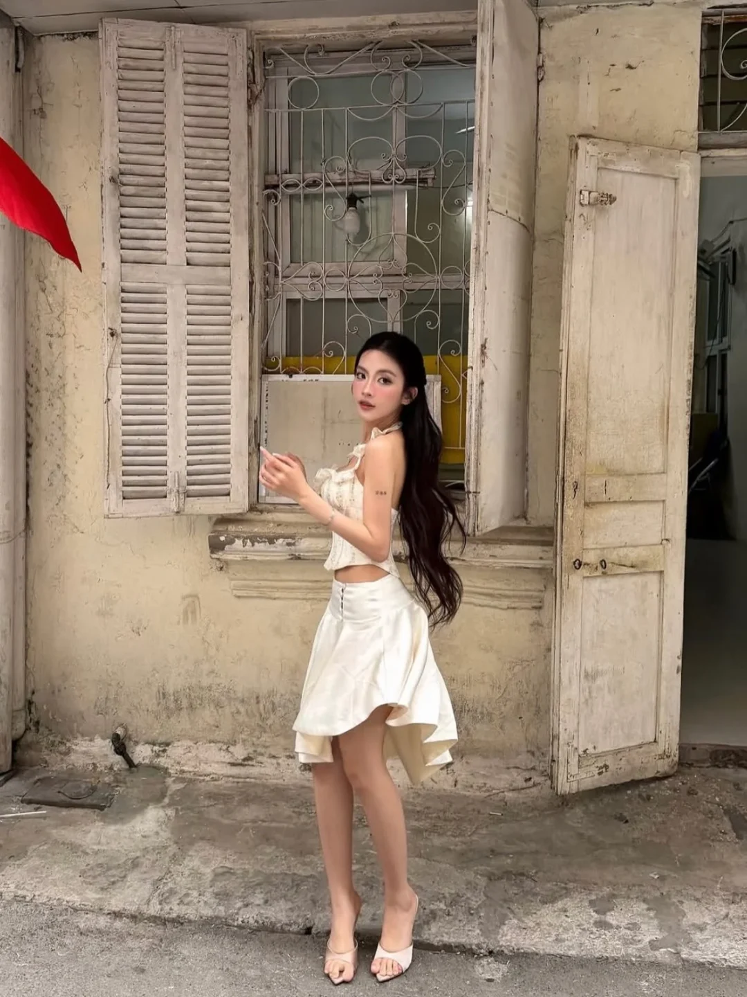Photo 4 of Set Croptop Chân Váy Trắng Amelie Size S